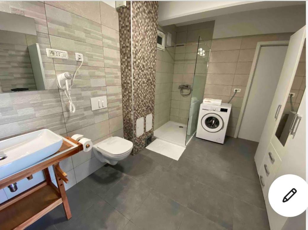 Lovely Apartment In Nature With Sauna! 포스토이나 외부 사진